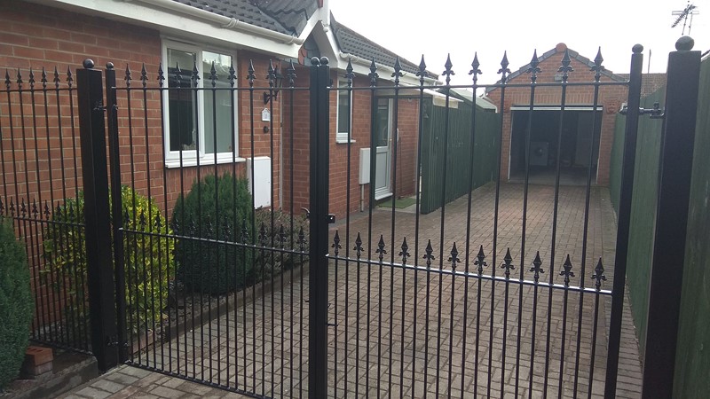 Heavy Duty Double Gates with Posts and Side Panel